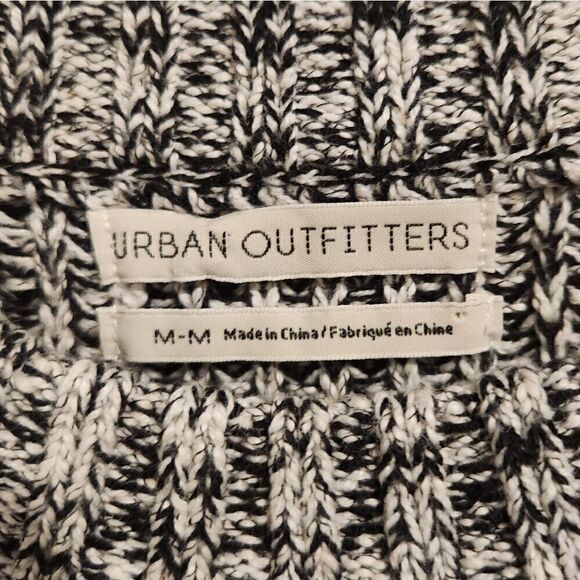 Urban Outfitters Chunky Knit Sweater Medium Black White Grey Longsleeve Pullover - Picture 5 of 6
